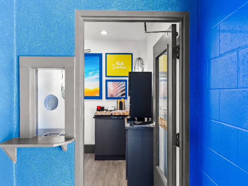 Days Inn by Wyndham San Francisco South image