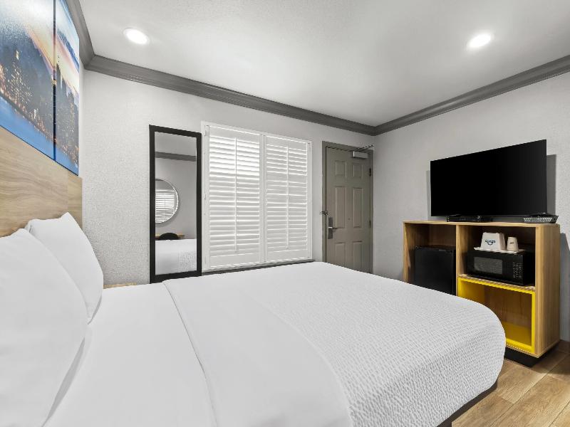 Days Inn by Wyndham San Francisco South image