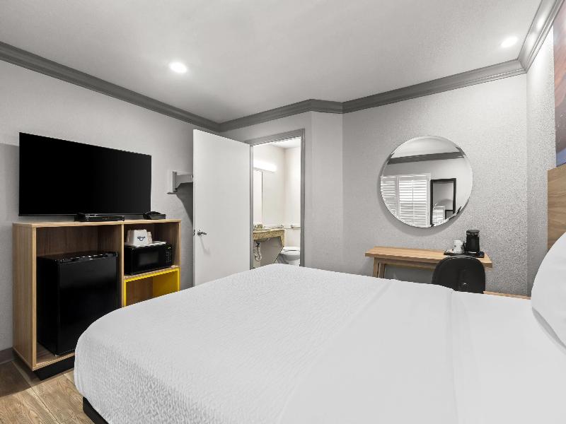 Days Inn by Wyndham San Francisco South image