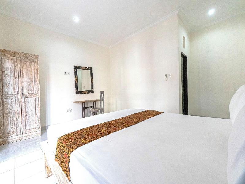 Azalea Homestay & Villa image