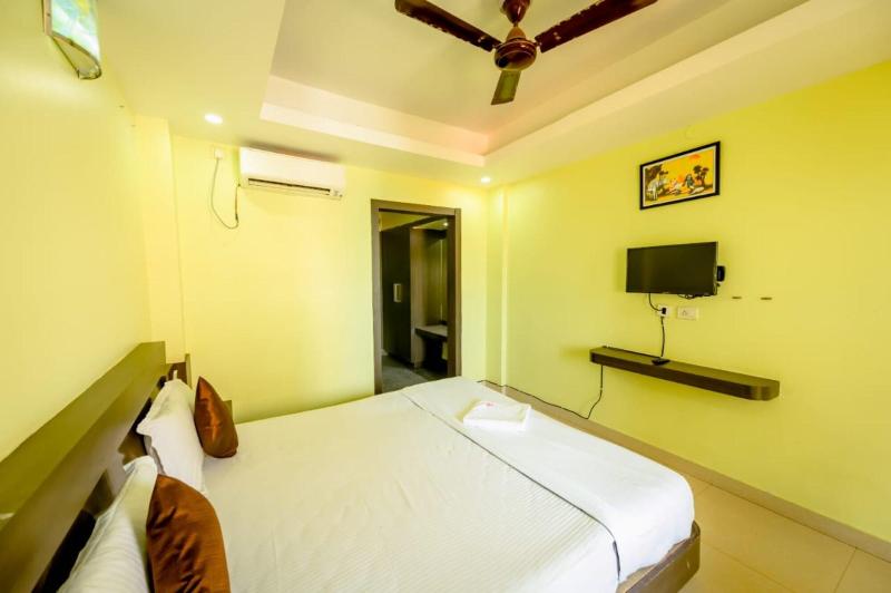 Goroomgo Deep Ganga Inn Puri image