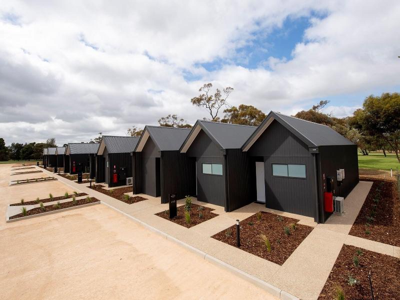 Par Five Shacks