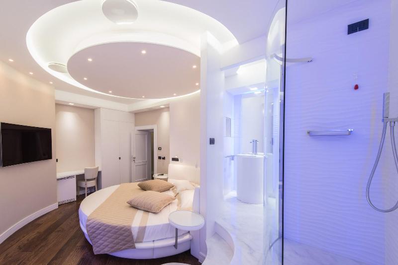 Lux Suites In Roma image
