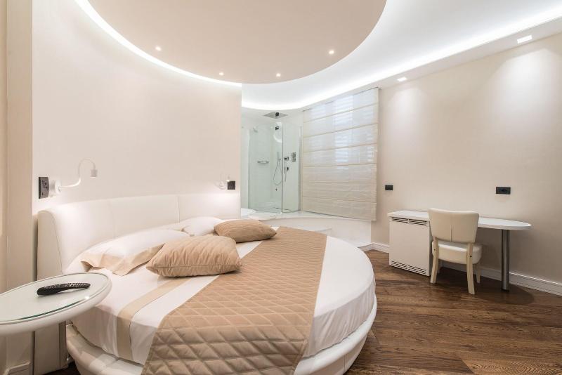 Lux Suites In Roma image