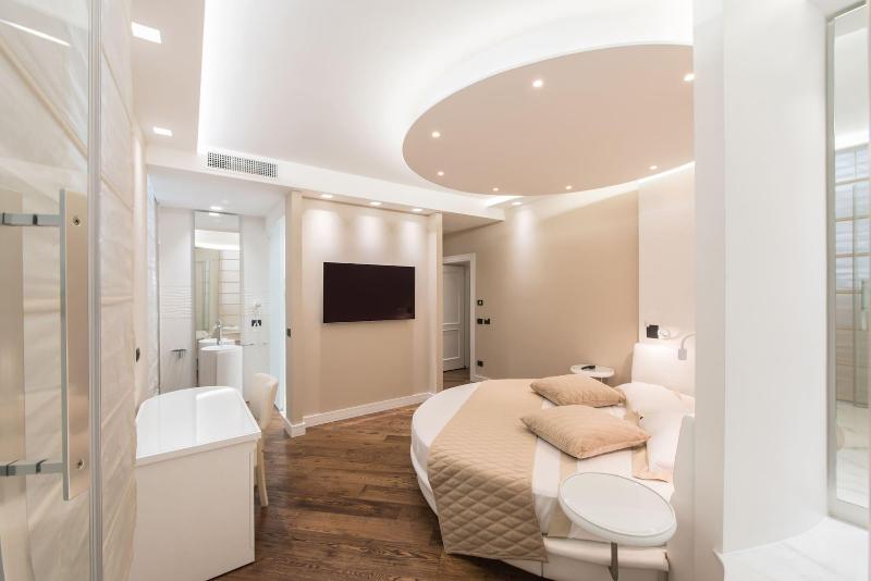 Lux Suites In Roma image