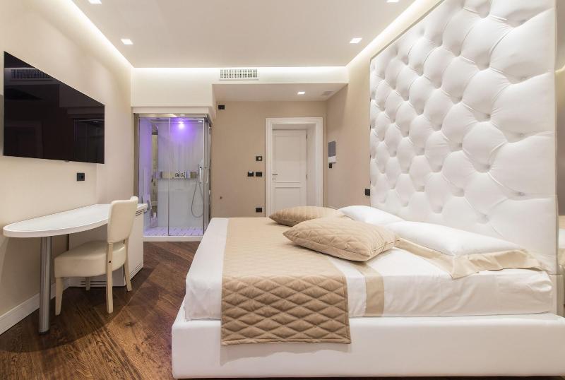 Lux Suites In Roma image