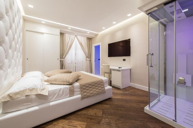 Lux Suites In Roma image