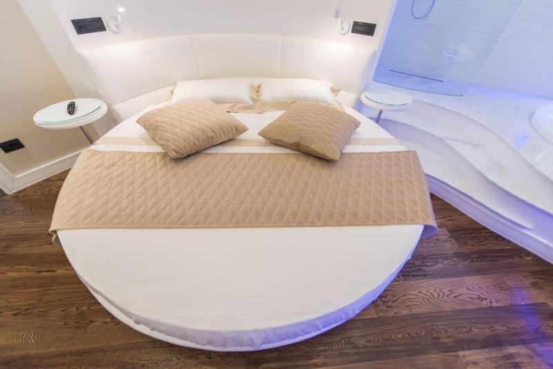 Lux Suites In Roma image