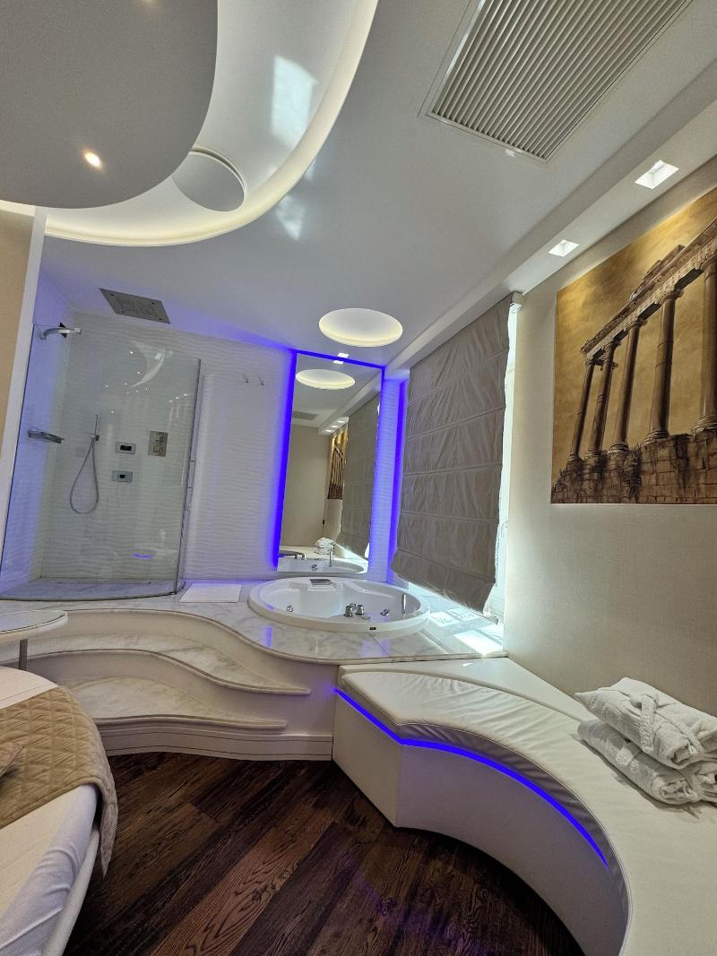 Lux Suites In Roma image