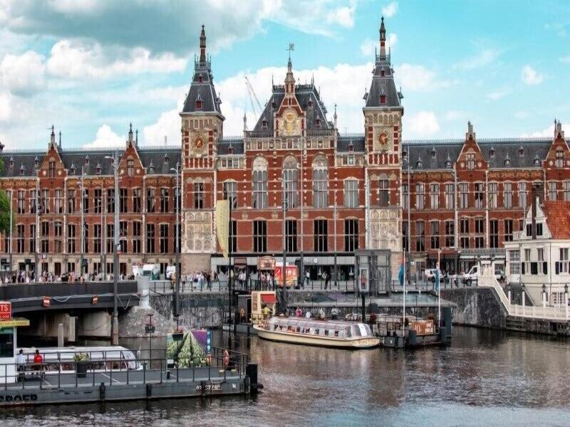 Hotelux Amsterdam Airport Hotel image