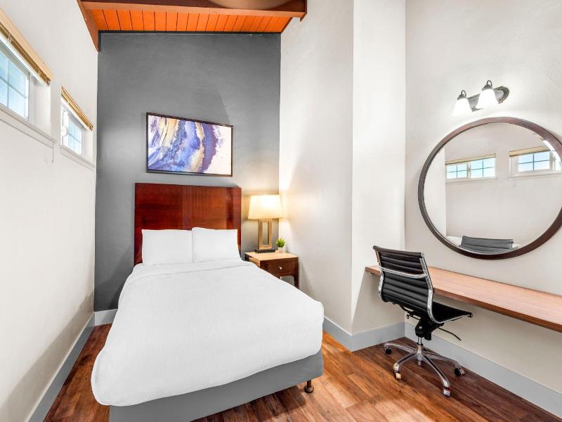 Quality Inn Suites image