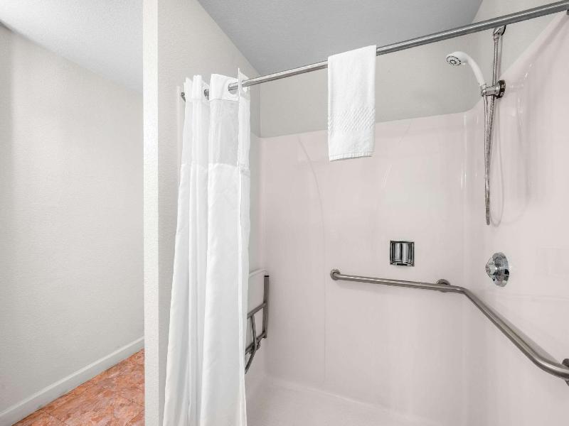 Quality Inn Suites image
