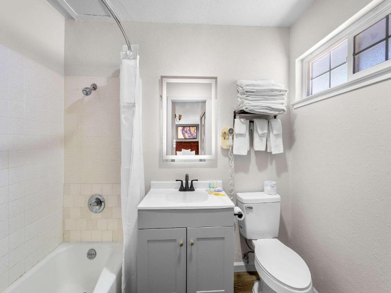 Quality Inn Suites image