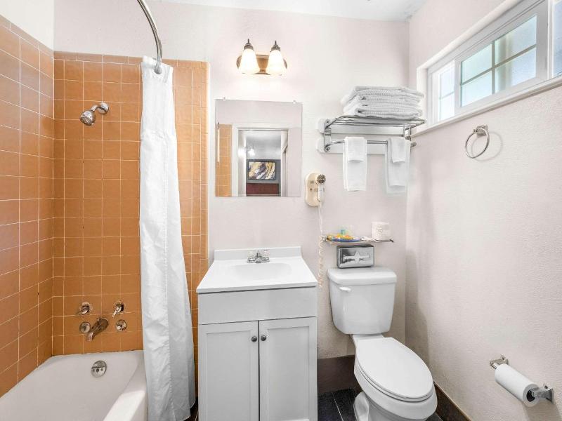 Quality Inn Suites image