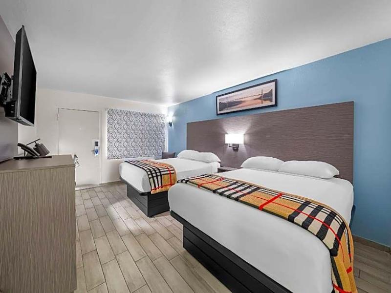 Royale Inn image