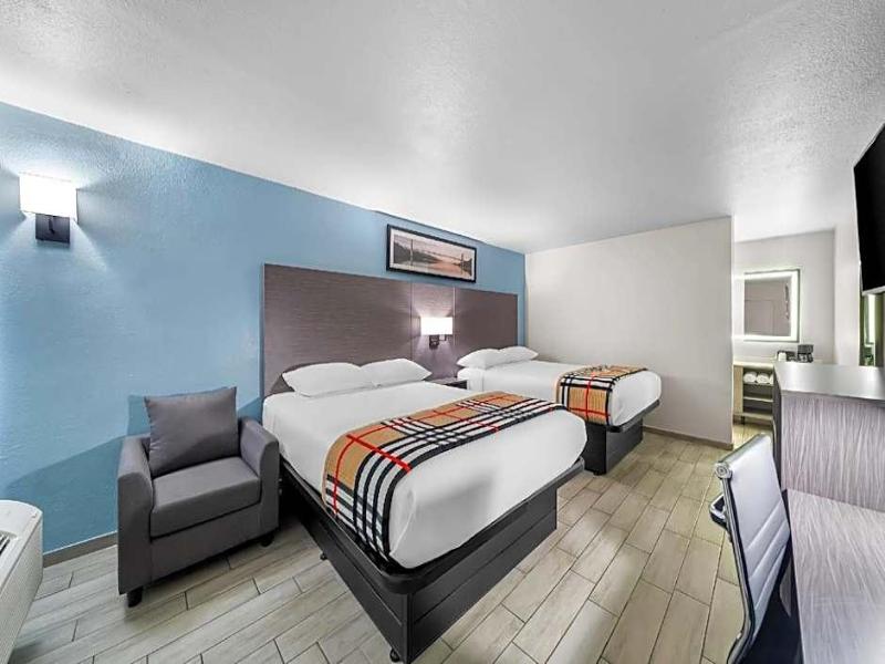 Royale Inn image