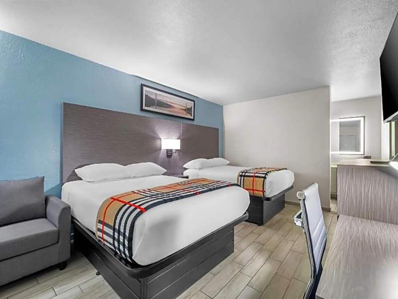 Royale Inn image