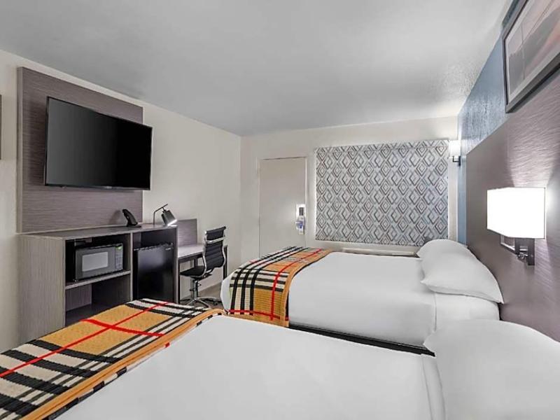 Royale Inn image