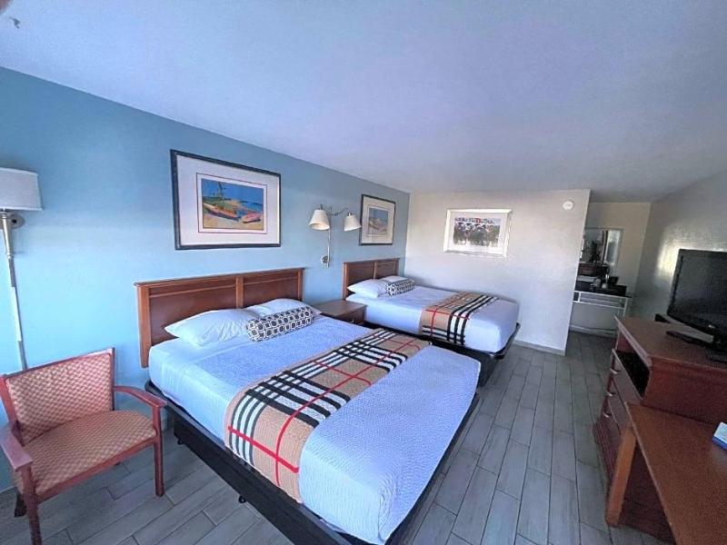 Royale Inn image