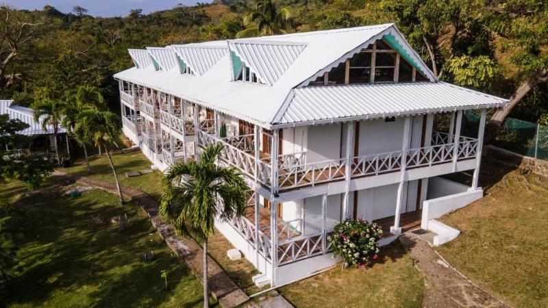 South West Bay Cabañas