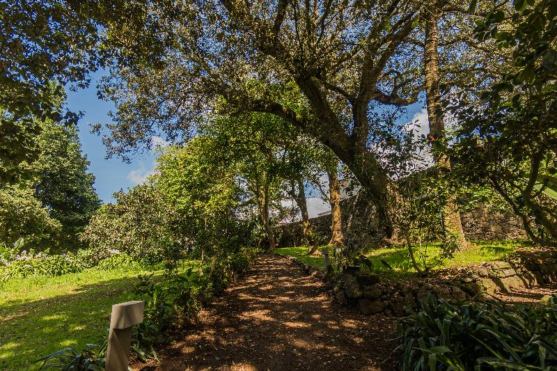 Solar Dos Cantos Botanic House And Garden image