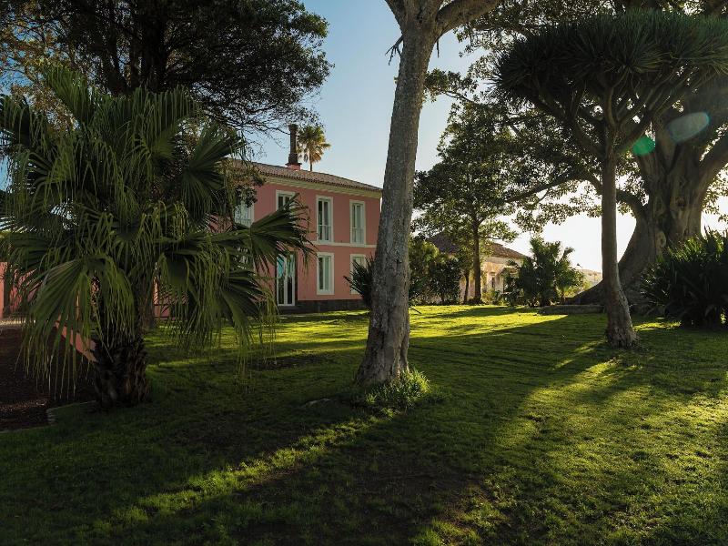 Solar Dos Cantos Botanic House And Garden image