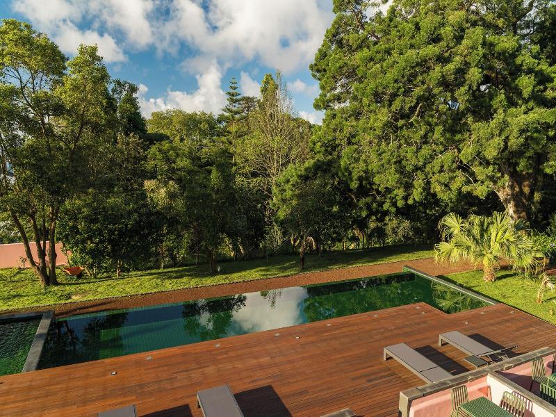 Solar Dos Cantos Botanic House And Garden image