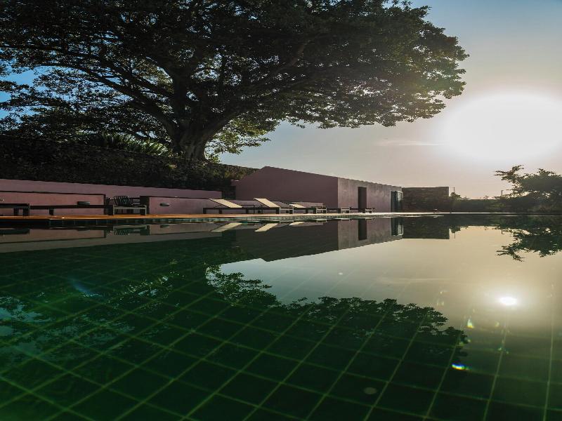 Solar Dos Cantos Botanic House And Garden image
