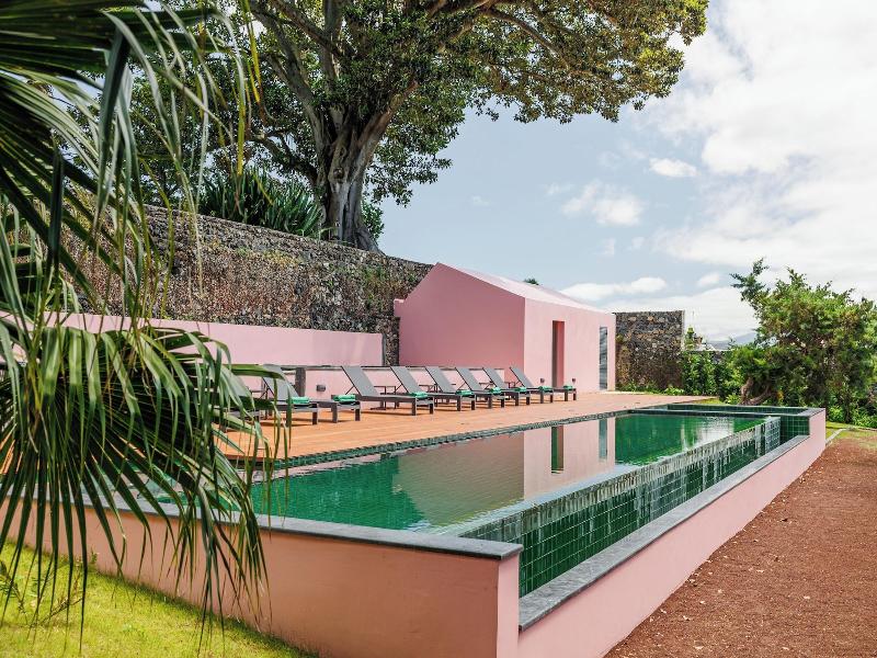Solar Dos Cantos Botanic House And Garden image