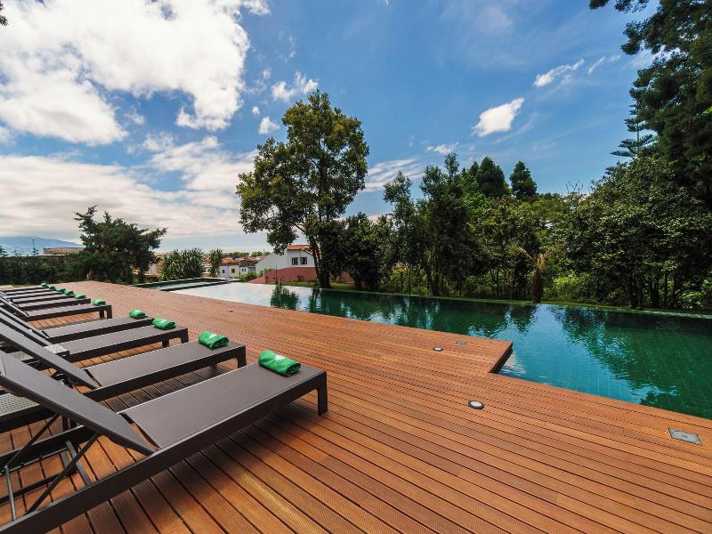 Solar Dos Cantos Botanic House And Garden image