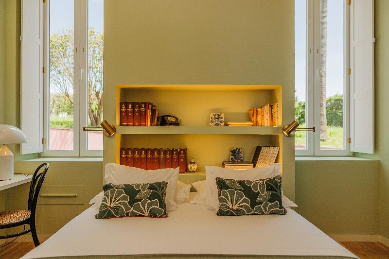 Solar Dos Cantos Botanic House And Garden image