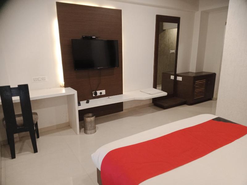 Hotel Airport Inn One image