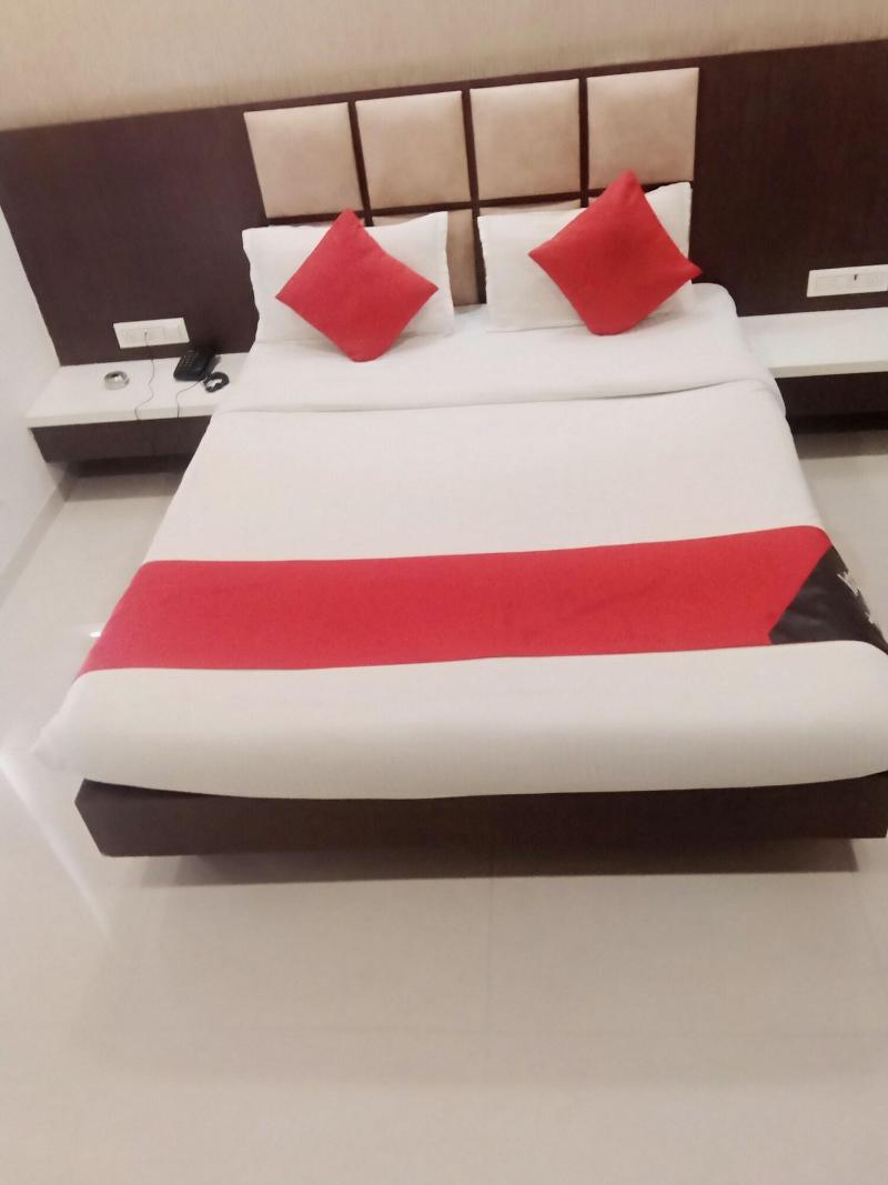 Hotel Airport Inn One image