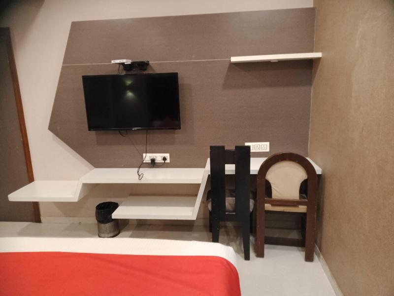 Hotel Airport Inn One image
