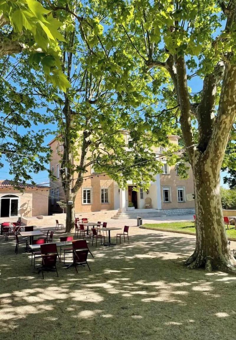 Domaine De La Nerthe image