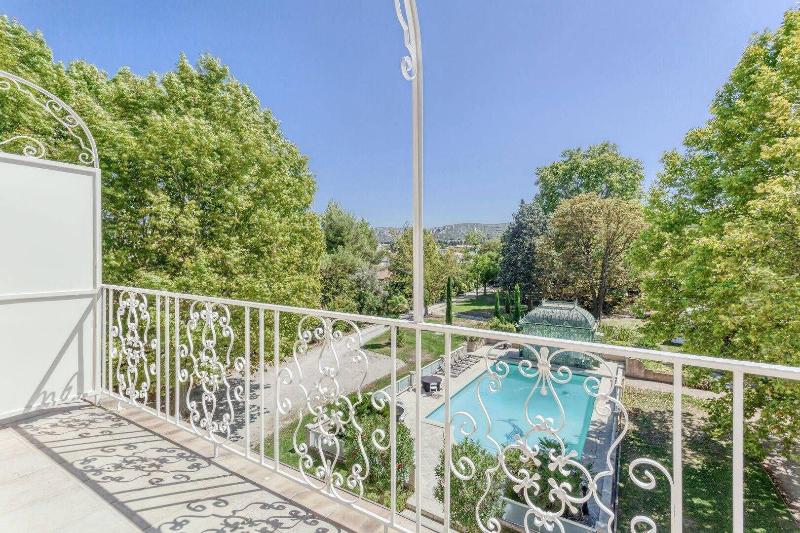 Domaine De La Nerthe image