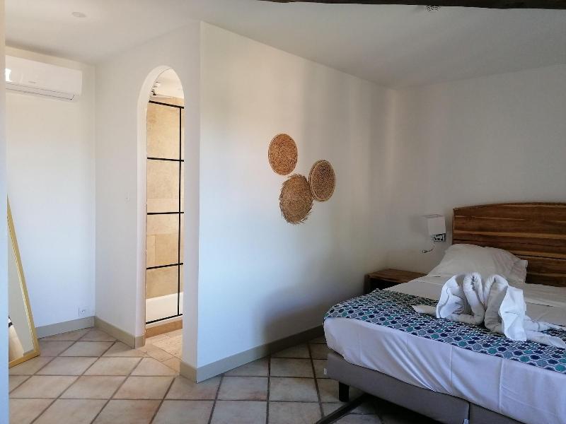 Domaine De La Nerthe image