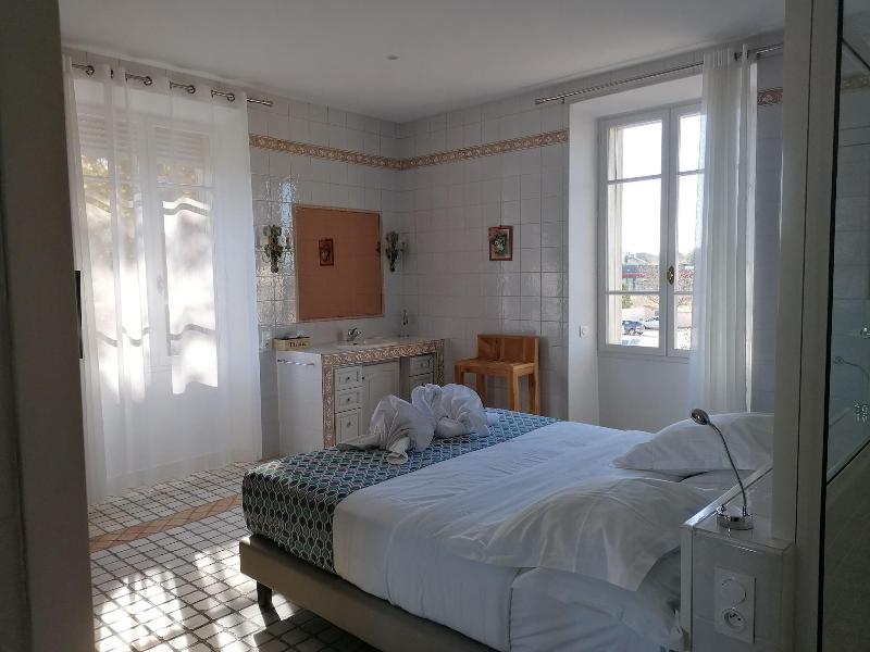 Domaine De La Nerthe image
