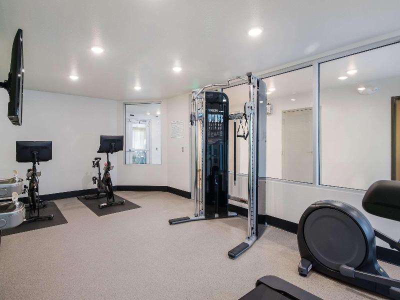 Woodspring Suites Portland Vancouver image