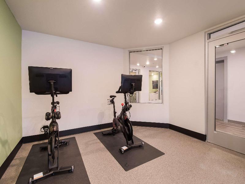 Woodspring Suites Portland Vancouver image