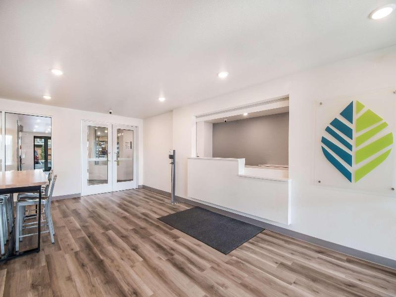 Woodspring Suites Portland Vancouver image