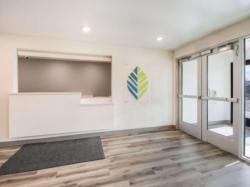 Woodspring Suites Portland Vancouver image