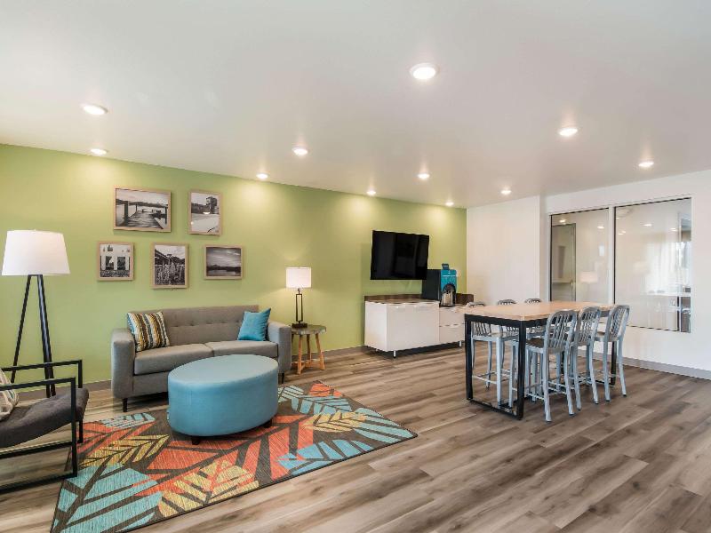 Woodspring Suites Portland Vancouver image