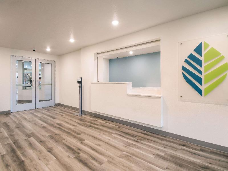Woodspring Suites Portland Vancouver image