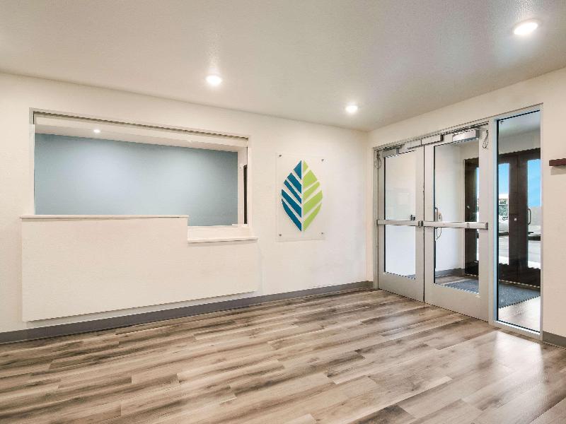 Woodspring Suites Portland Vancouver image