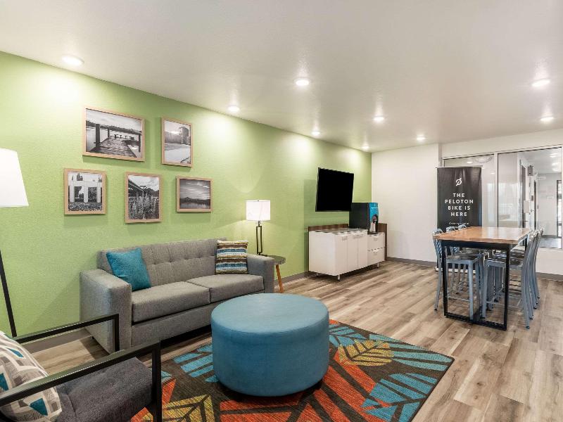 Woodspring Suites Portland Vancouver image