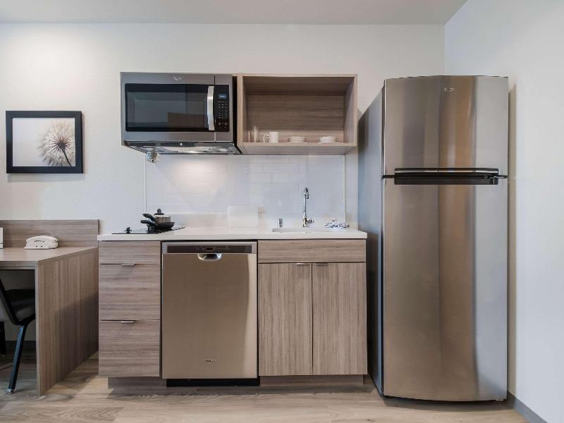 Woodspring Suites Portland Vancouver image