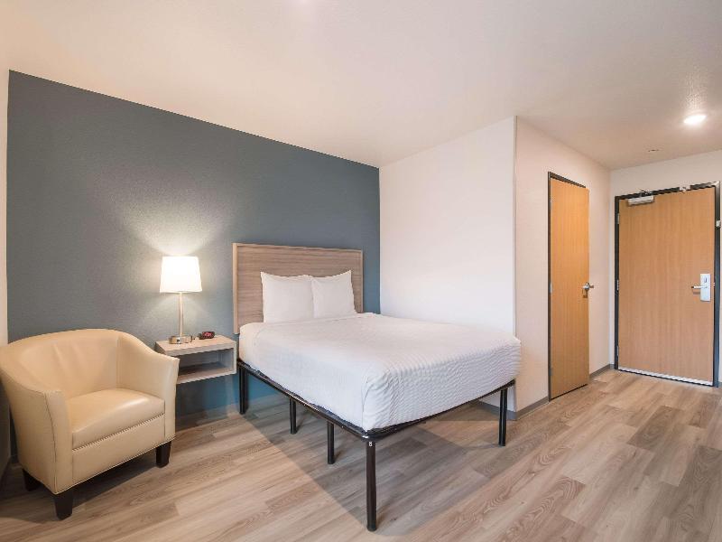 Woodspring Suites Portland Vancouver image