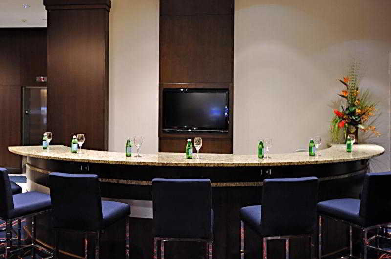 HOLIDAY INN EXPRESS AND SUITES MARKHAM