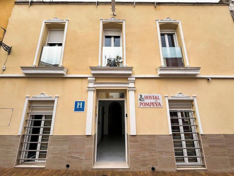 Hostal Pompeya image